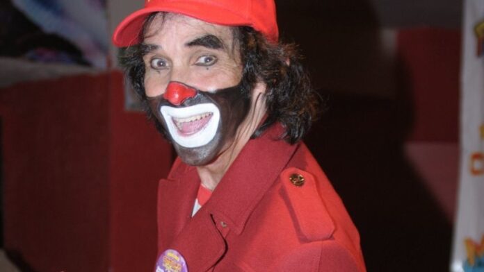 ricardo-gonzalez-mejor-conocido-como-cepillin-celebrando-uno-de-sus-cumpleanos-francisco-rodriguez-cuartoscurocom